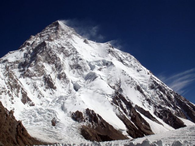 climb K2 (Chogori)